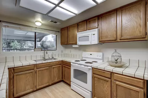 1032 Belcrest Dr, Redding, CA 96003 photo 9