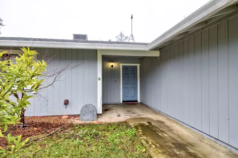 1032 Belcrest Dr, Redding, CA 96003 photo 2