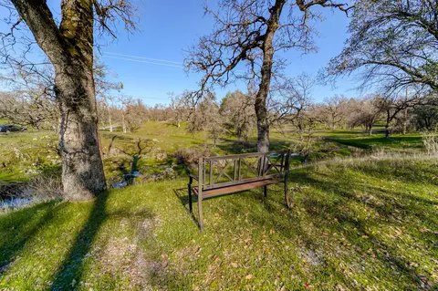 13545 Valley Creek Ln, Redding, CA 96003 photo 5