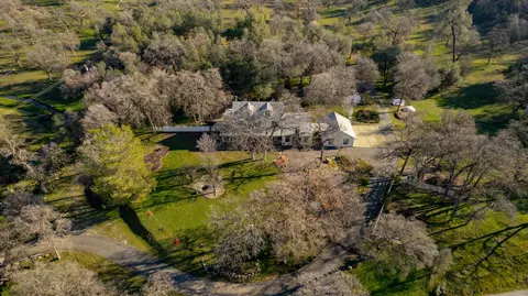 13545 Valley Creek Ln, Redding, CA 96003 photo 1