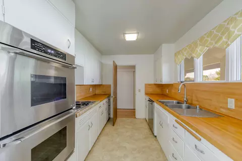 3015 Pioneer Dr, Redding, CA 96001 photo 3