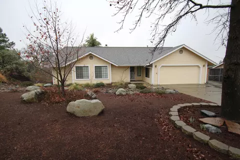 2022 Crestlake Dr, Redding, CA 96003 photo 2