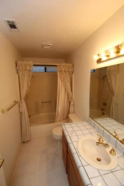 2022 Crestlake Dr, Redding, CA 96003 photo 9