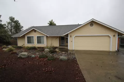 2022 Crestlake Dr, Redding, CA 96003 photo 1