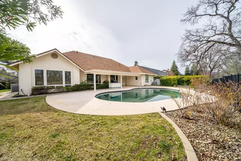 1643 Spanish Bay Dr, Redding, CA 96003 photo 4