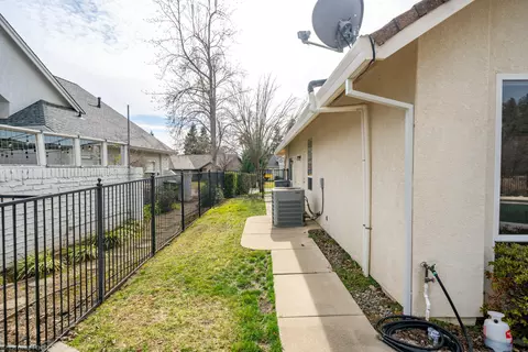 1643 Spanish Bay Dr, Redding, CA 96003 photo 46
