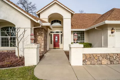 1643 Spanish Bay Dr, Redding, CA 96003 photo 8