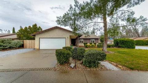1479 Atajo Ct, Redding, CA 96003 photo 4