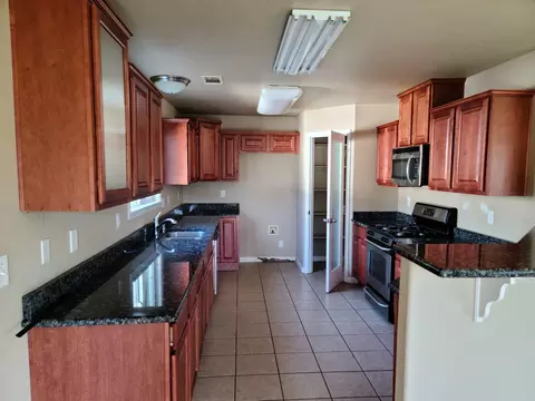 6810 Riverside Dr, Redding, CA 96001 photo 2