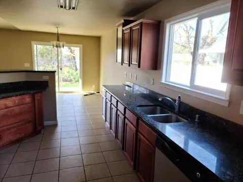 6810 Riverside Dr, Redding, CA 96001 photo 4