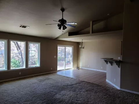 6810 Riverside Dr, Redding, CA 96001 photo 1