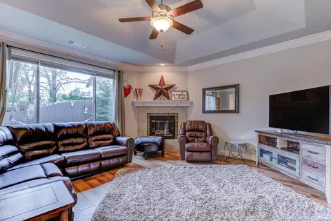 637 Grants Pass, Redding, CA 96003 photo 4