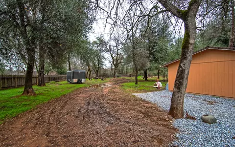 10673 Old Oregon Trl, Redding, CA 96003 photo 46