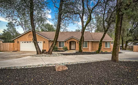 10673 Old Oregon Trl, Redding, CA 96003 photo 3