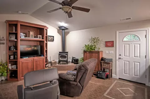 10673 Old Oregon Trl, Redding, CA 96003 photo 34