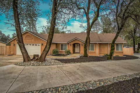 10673 Old Oregon Trl, Redding, CA 96003 photo 2