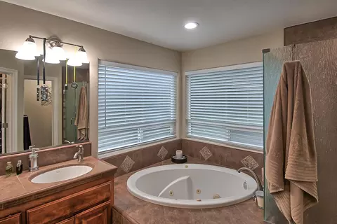 10673 Old Oregon Trl, Redding, CA 96003 photo 22