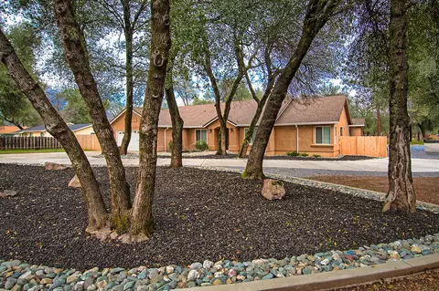 10673 Old Oregon Trl, Redding, CA 96003 photo 4