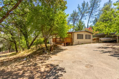 13951 Shangrila Dr, Redding, CA 96003 photo 2