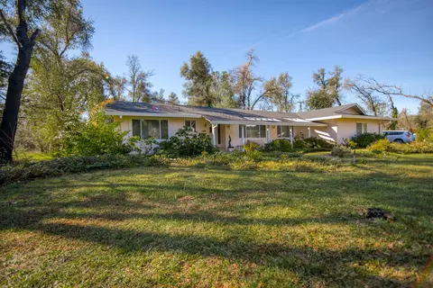 8442 Ranchette Dr, Redding, CA 96001 photo 2
