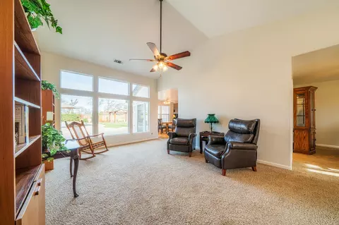 6657 Riata Dr, Redding, CA 96002 photo 3