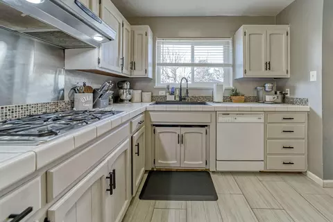 2211 Jonquil Way, Redding, CA 96002 photo 10
