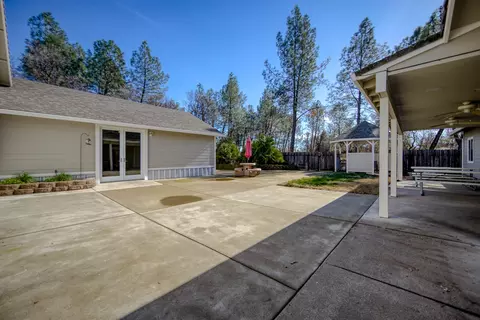 11733 Helena Dr, Redding, CA 96003 photo 10