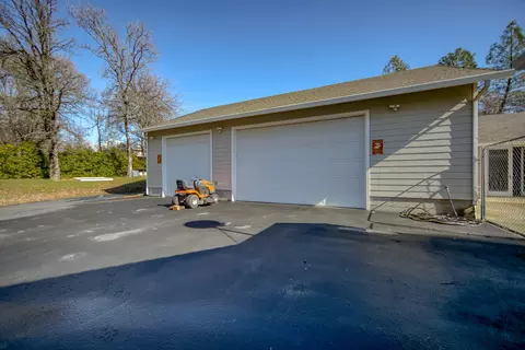 11733 Helena Dr, Redding, CA 96003 photo 8