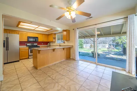 2390 North Dr, Redding, CA 96001 photo 9
