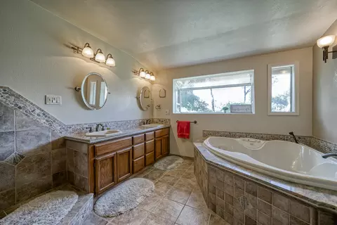 4398 Alta Campo Dr, Redding, CA 96002 photo 34