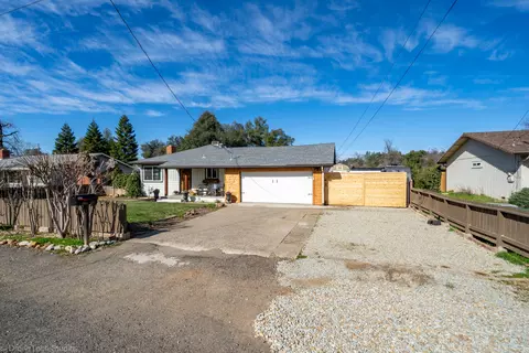 1082 De Moll, Redding, CA 96002 photo 3