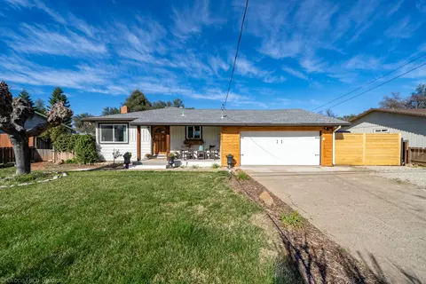 1082 De Moll, Redding, CA 96002 photo 4