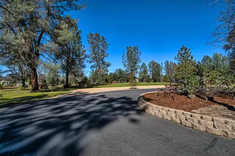 12465 Maria Dr, Redding, CA 96003 photo 4