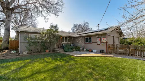 1775 Manchester Dr, Redding, CA 96002 photo 2