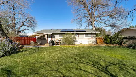 1775 Manchester Dr, Redding, CA 96002 photo 1