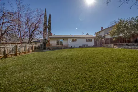 1918 Manchester Dr, Redding, CA 96002 photo 4