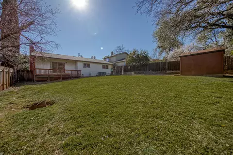 1918 Manchester Dr, Redding, CA 96002 photo 5