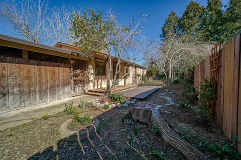 468 Rio St, Redding, CA 96001 photo 1