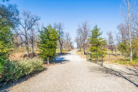 21261 Via Serena Dr, Redding, CA 96003 photo 4
