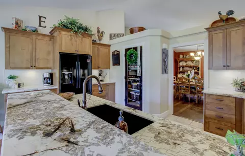 5067 Woodview Dr, Redding, CA 96002 photo 9