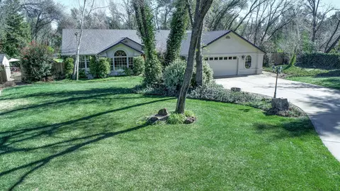 5067 Woodview Dr, Redding, CA 96002 photo 1
