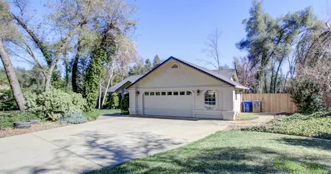 5067 Woodview Dr, Redding, CA 96002 photo 3