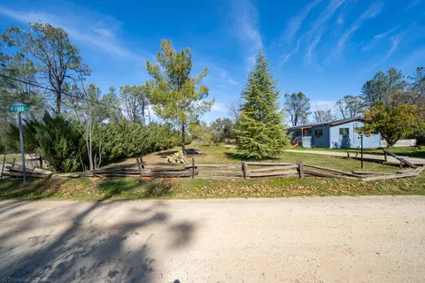 16256 Tree Ln, Anderson, CA 96007 photo 2