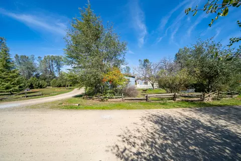 16256 Tree Ln, Anderson, CA 96007 photo 3