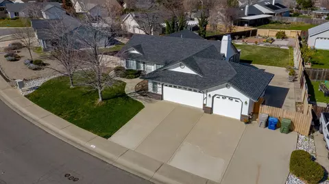 3286 Sunglow Dr, Redding, CA 96001 photo 2