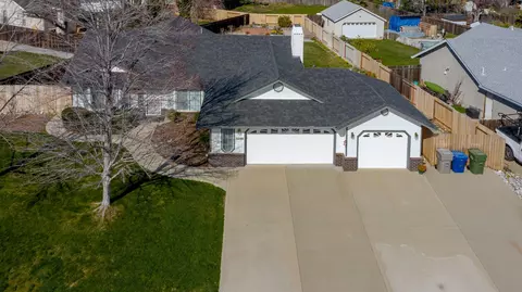 3286 Sunglow Dr, Redding, CA 96001 photo 1