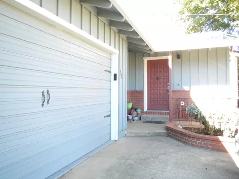 1942 Lindeena Ln, Redding, CA 96002 photo 2