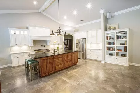 2607 Cumberland Dr, Redding, CA 96001 photo 3
