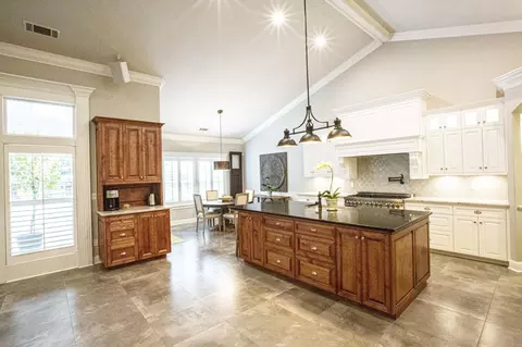 2607 Cumberland Dr, Redding, CA 96001 photo 7