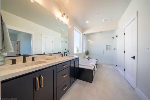 3885 Colby Trl, Redding, CA 96002 photo 17
